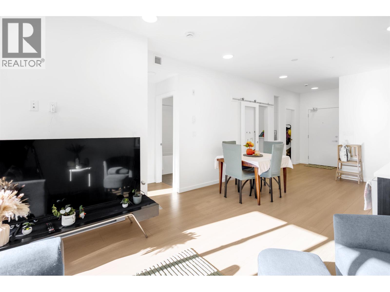 306 37994 2ND AVENUE, Squamish