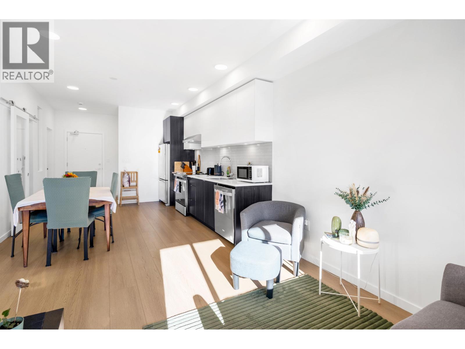 306 37994 2ND AVENUE, Squamish