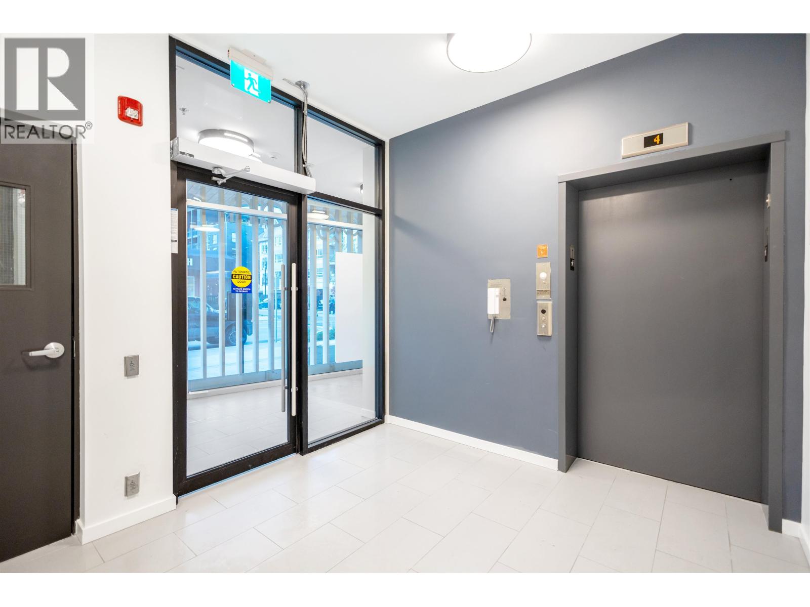 306 37994 2ND AVENUE, Squamish