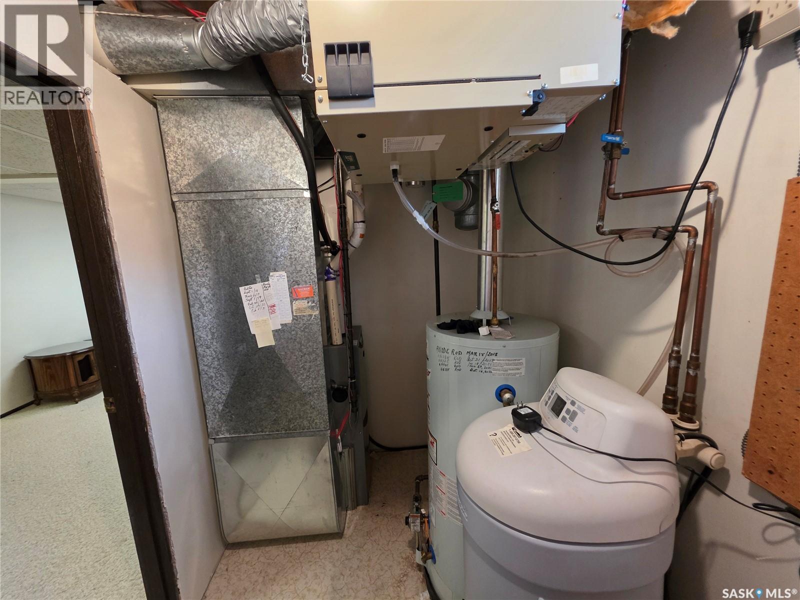 Single Family House Bi-level for Sale in  th AVENUE NE Swift Current 