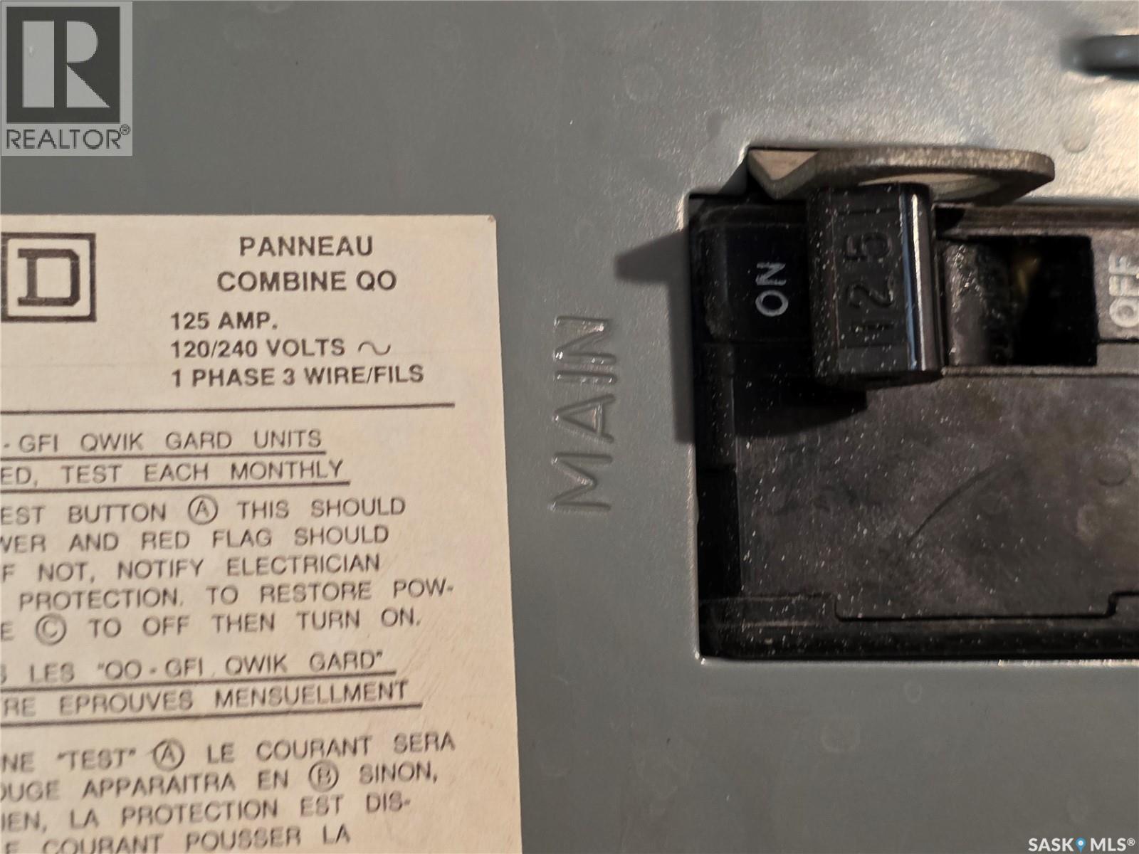 Single Family House Bi-level for Sale in  th AVENUE NE Swift Current 