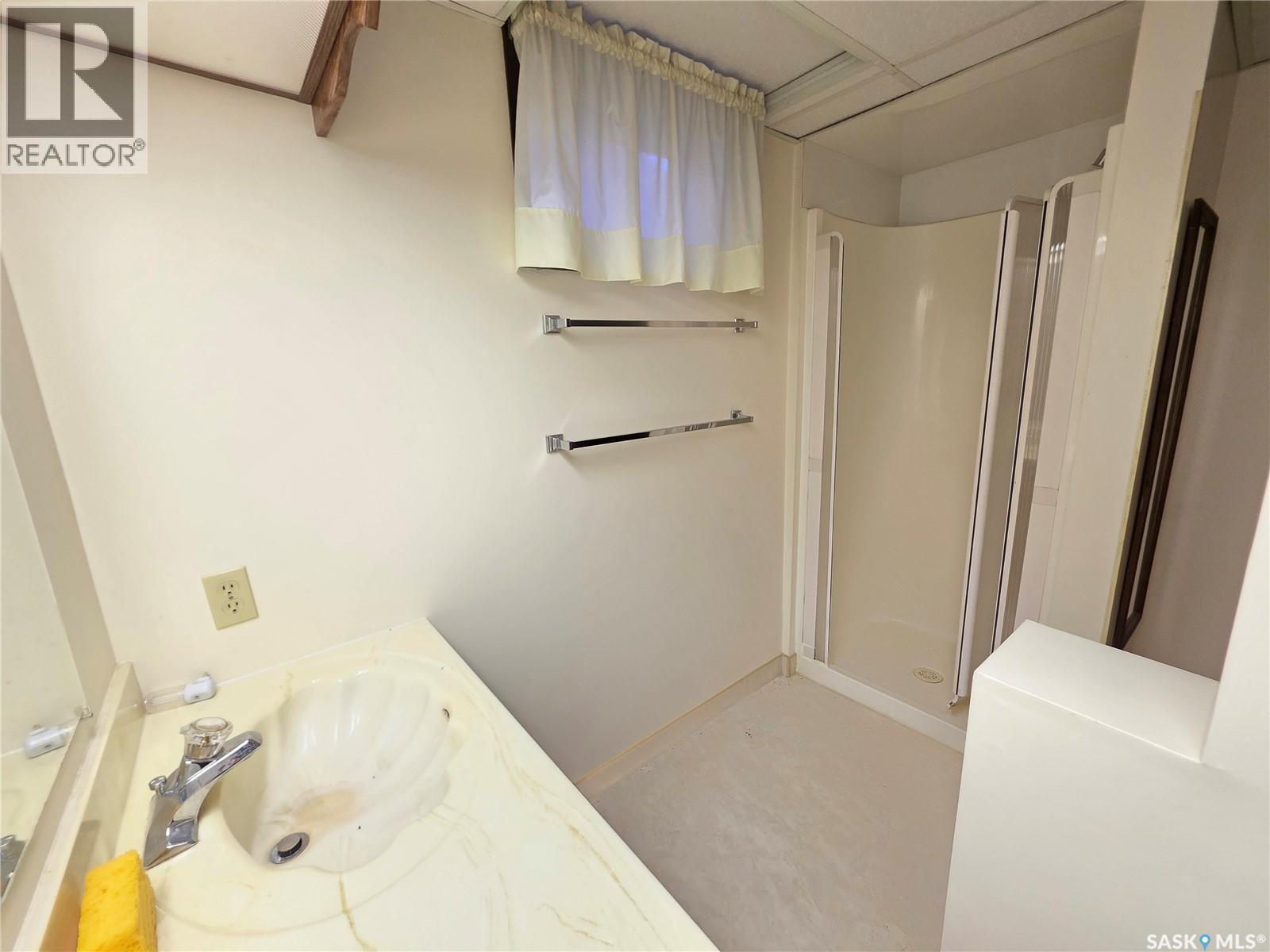 Single Family House Bi-level for Sale in  th AVENUE NE Swift Current 