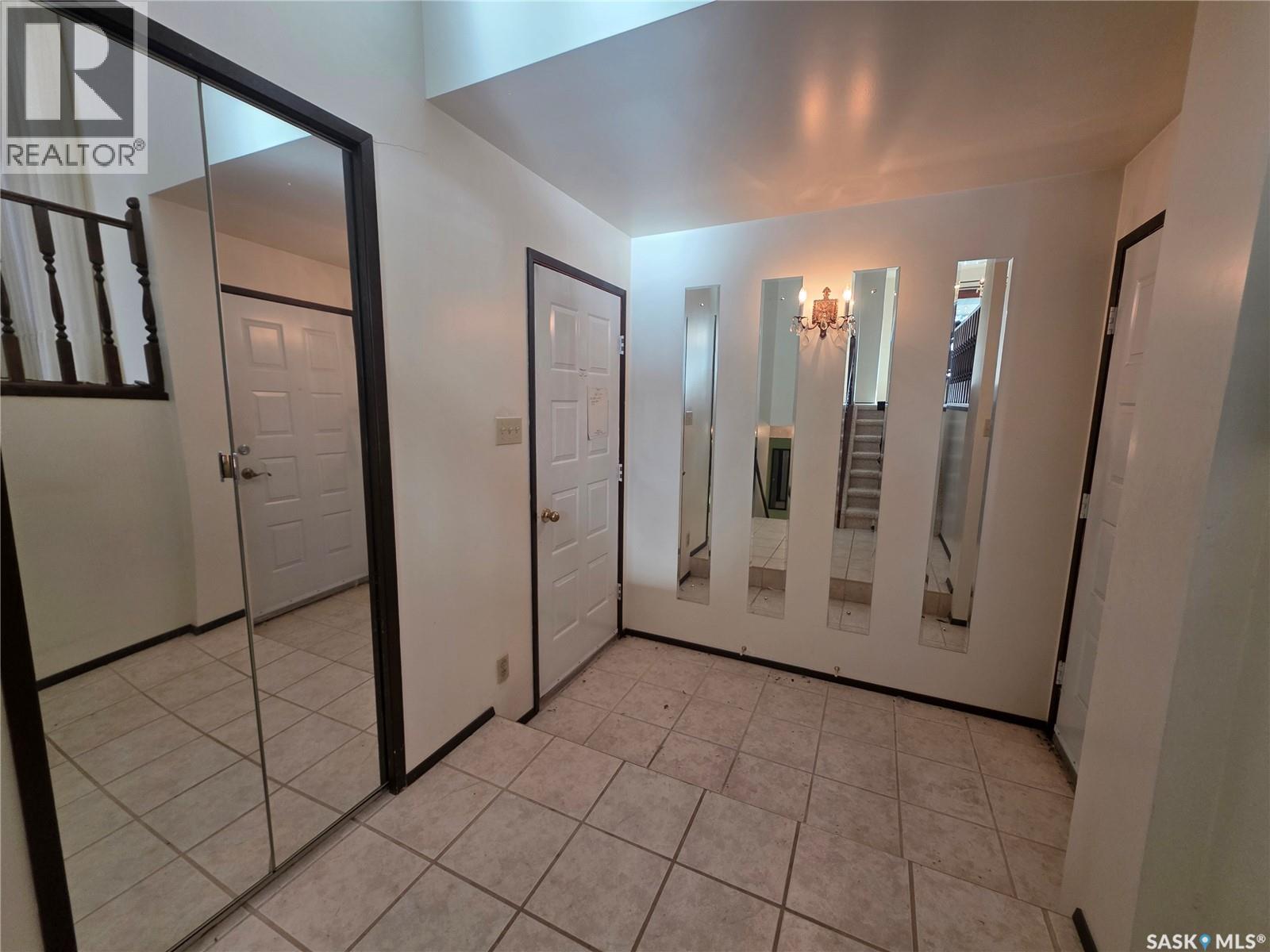 Single Family House Bi-level for Sale in  th AVENUE NE Swift Current 