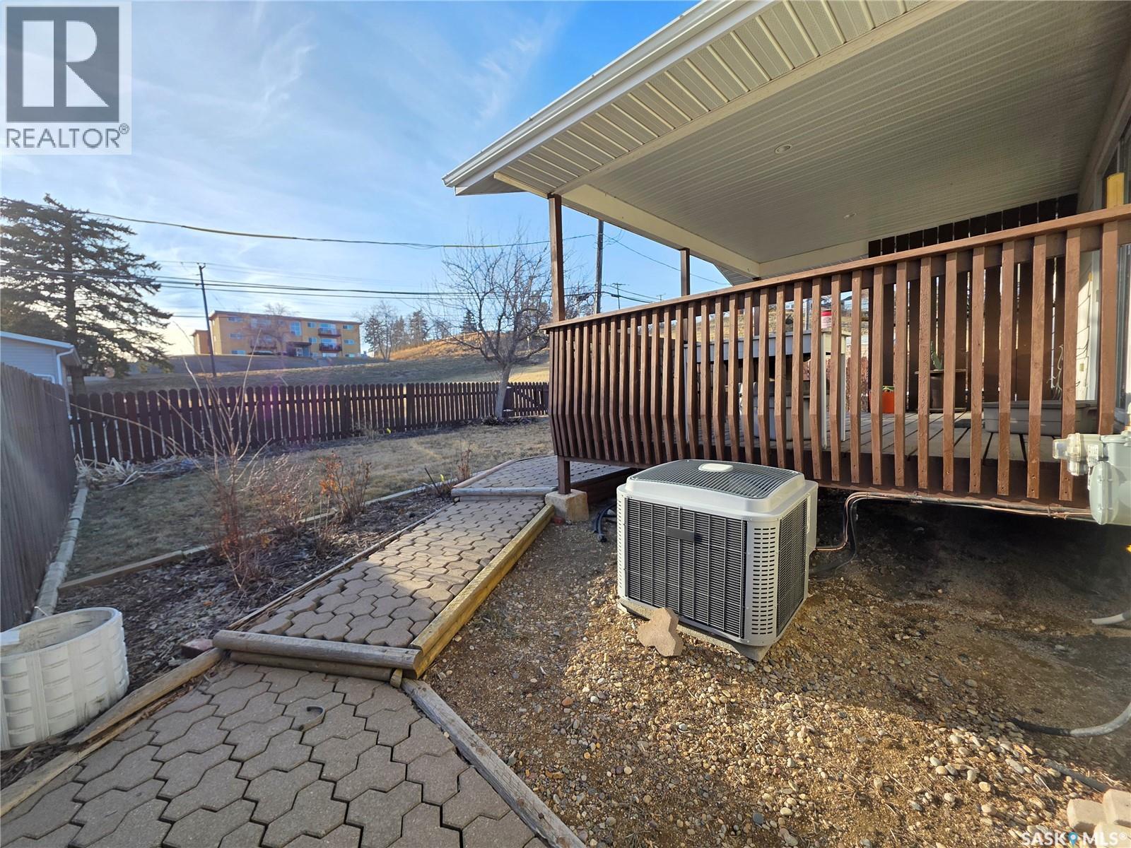 Single Family House Bi-level for Sale in  th AVENUE NE Swift Current 