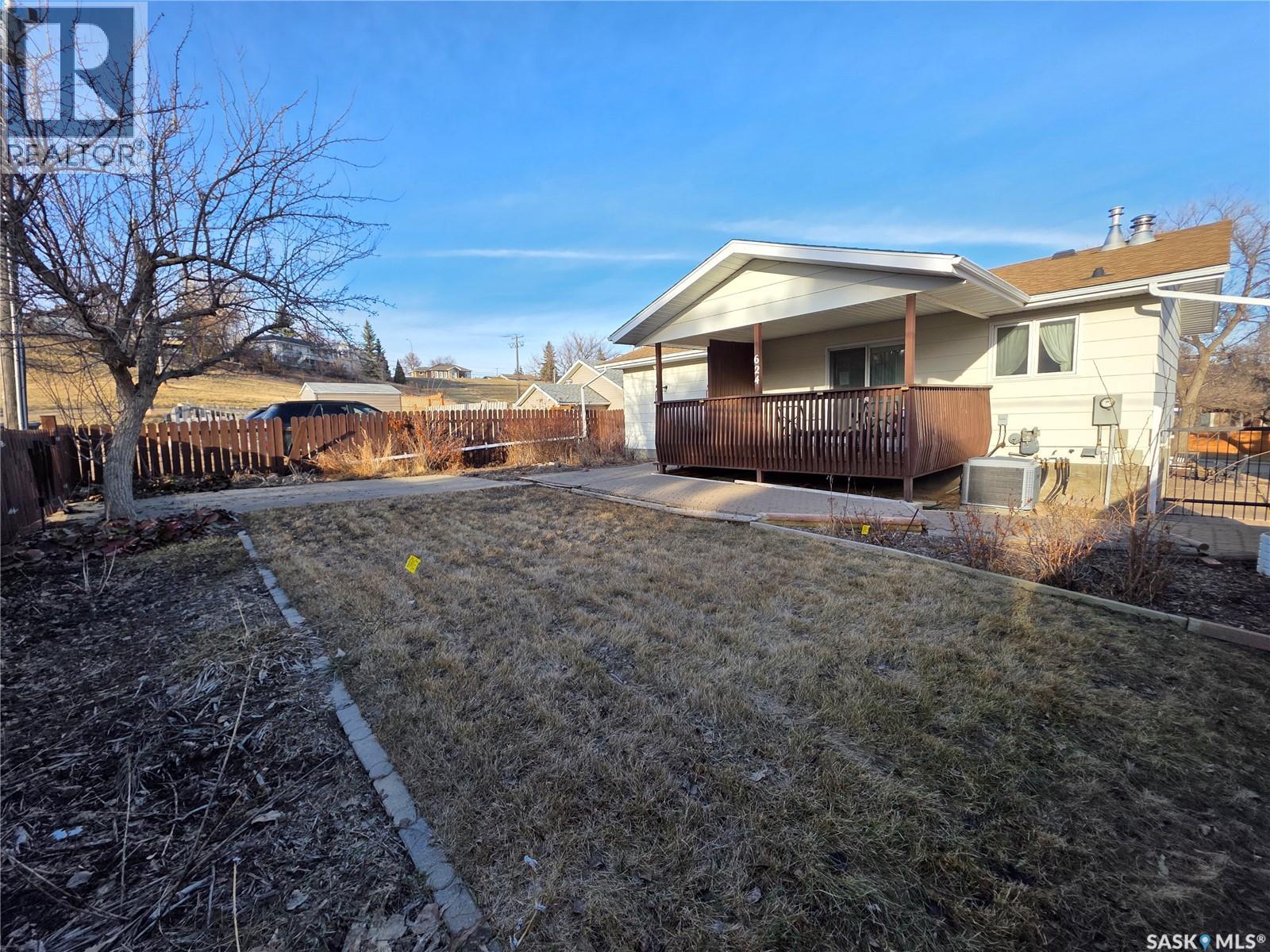 Single Family House Bi-level for Sale in  th AVENUE NE Swift Current 