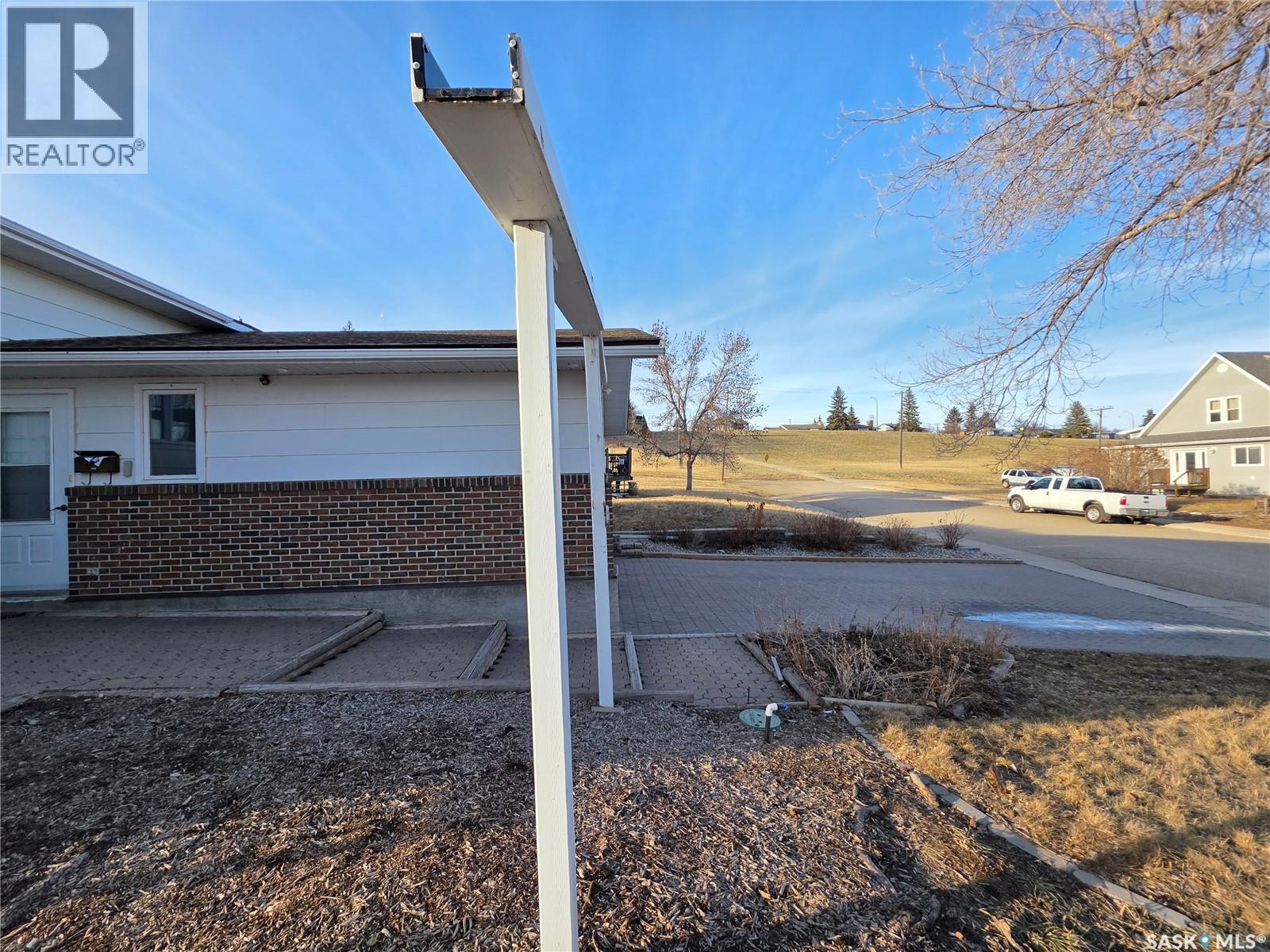 Single Family House Bi-level for Sale in  th AVENUE NE Swift Current 