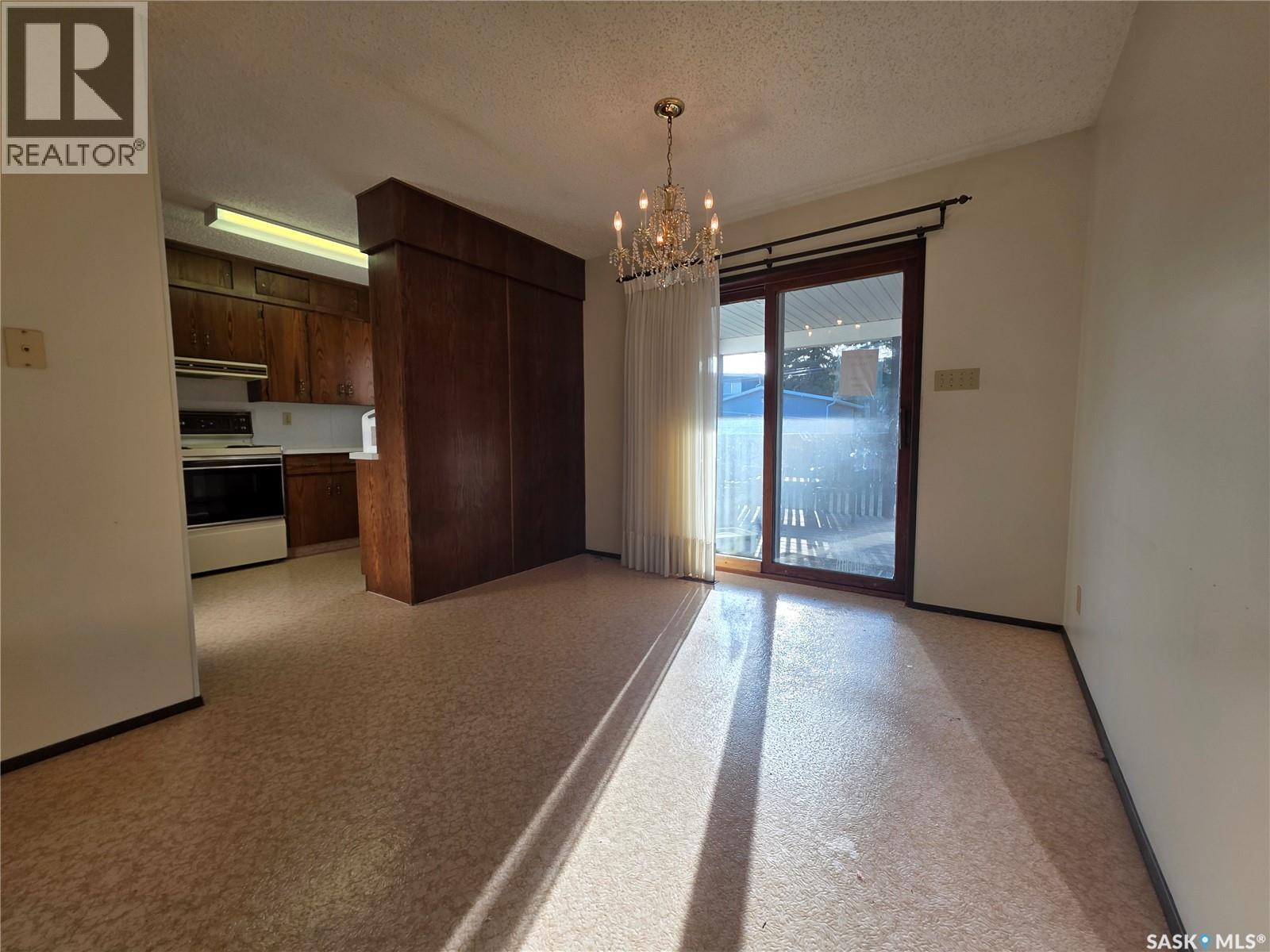 Single Family House Bi-level for Sale in  th AVENUE NE Swift Current 