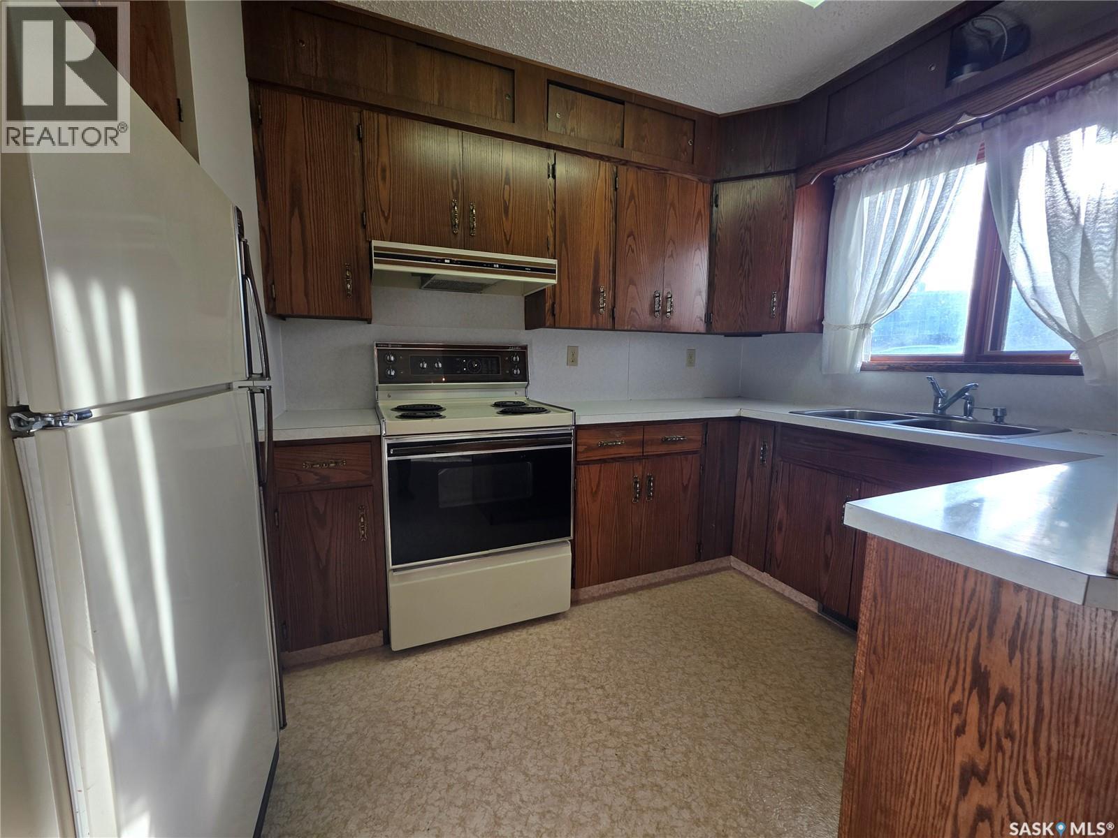 Single Family House Bi-level for Sale in  th AVENUE NE Swift Current 