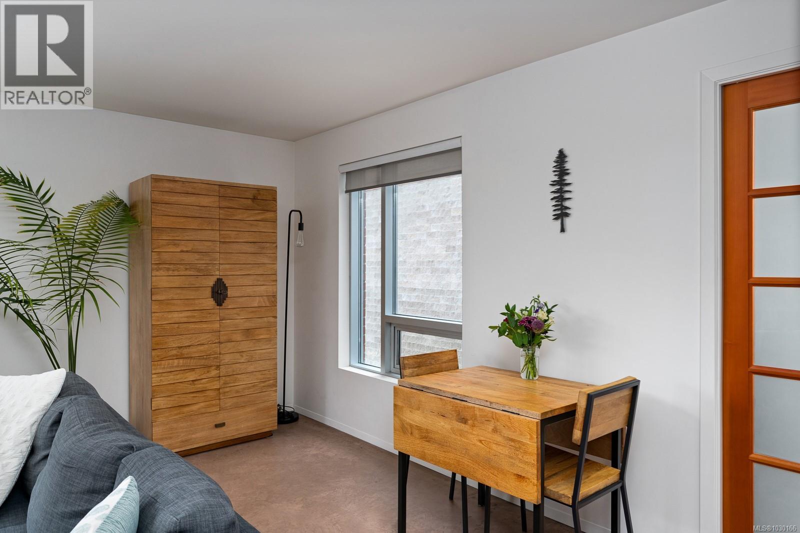 #205 932 JOHNSON ST - 10