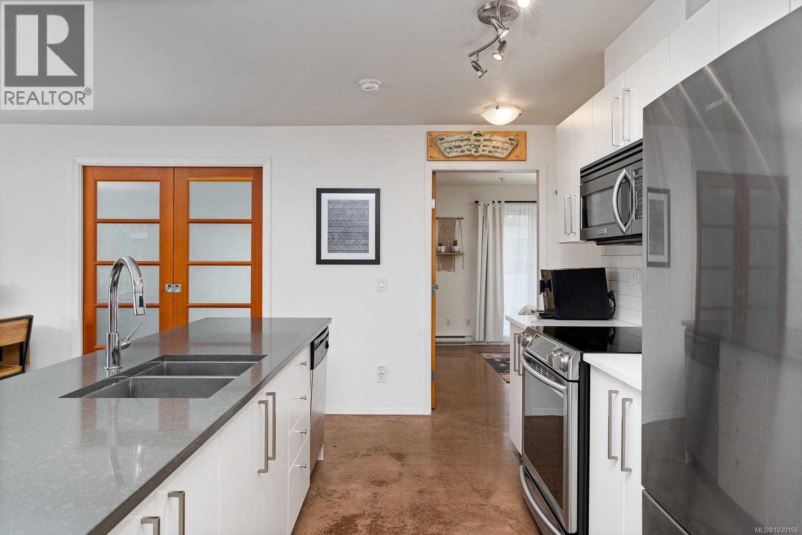 #205 932 JOHNSON ST - 11