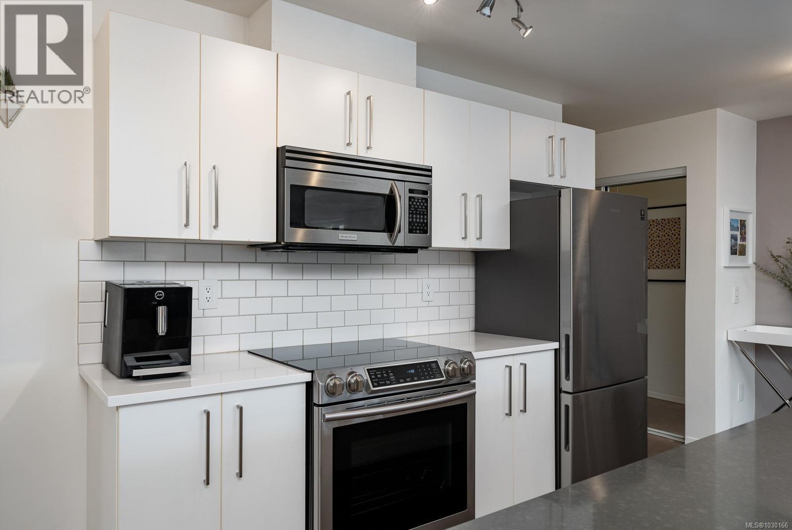 #205 932 JOHNSON ST - 13