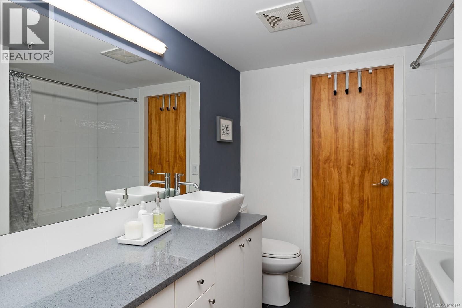 #205 932 JOHNSON ST - 14