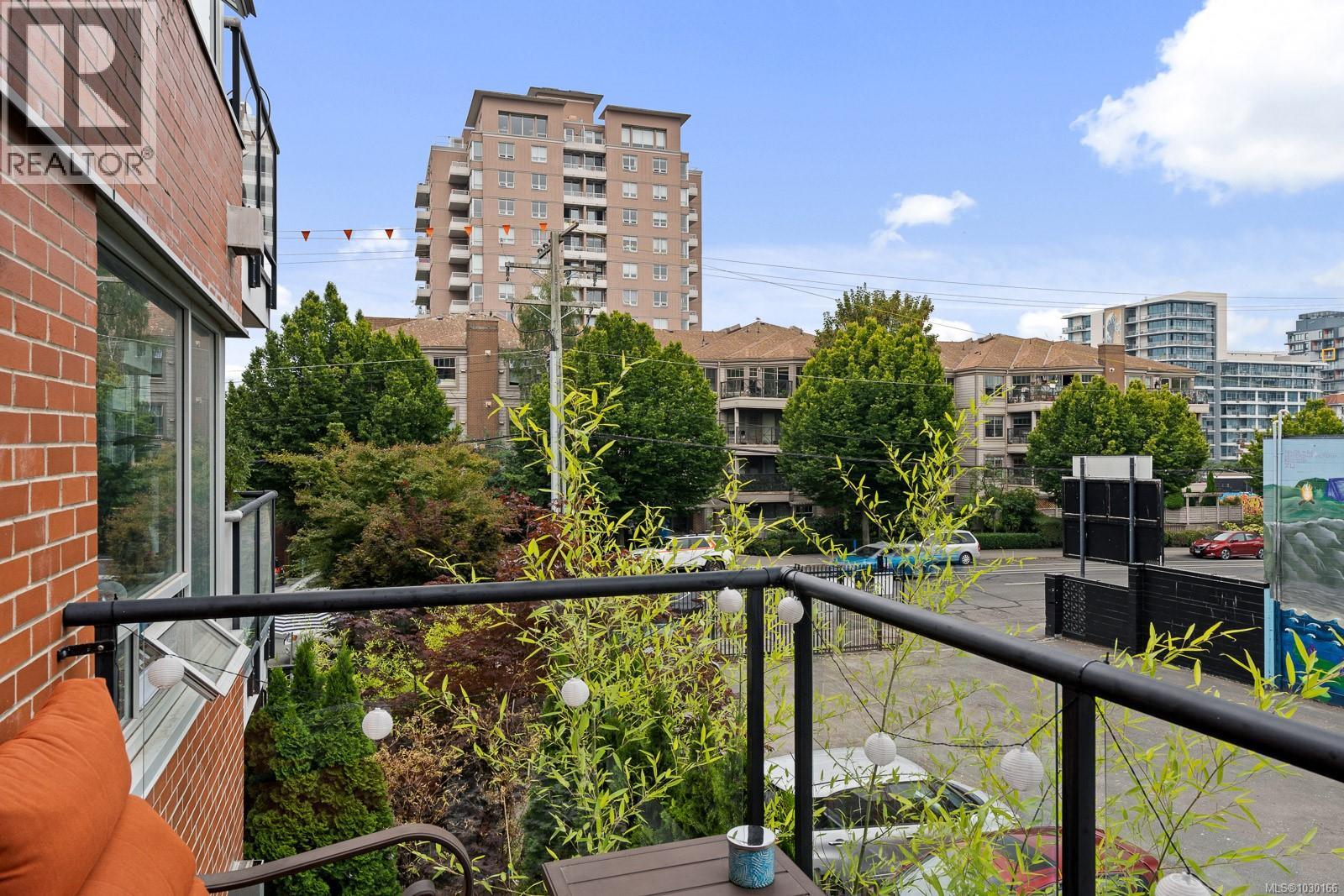 #205 932 JOHNSON ST - 23