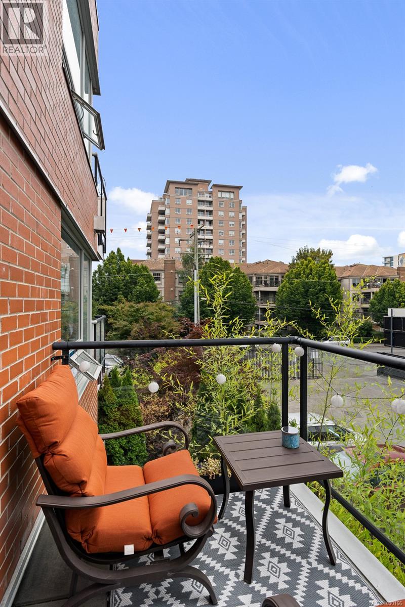 #205 932 JOHNSON ST - 24