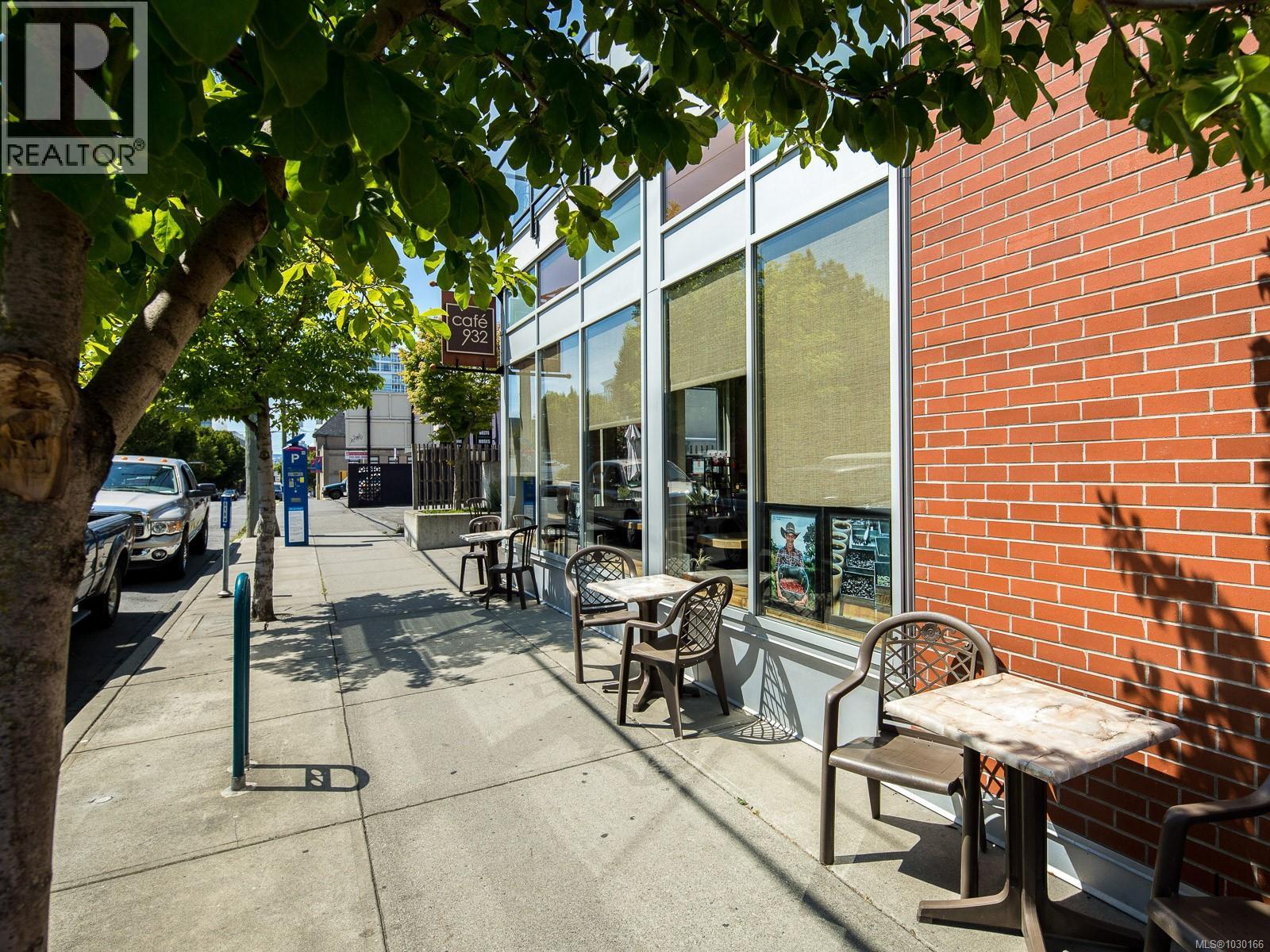 #205 932 JOHNSON ST - 26