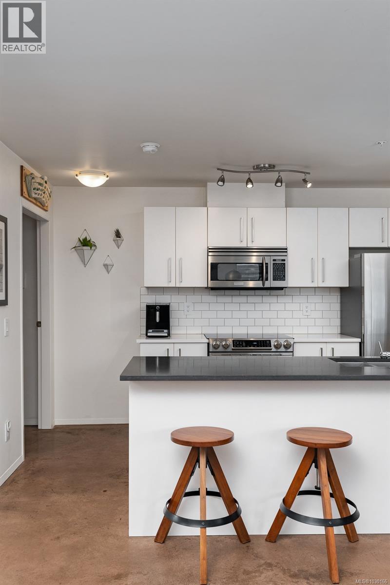 #205 932 JOHNSON ST - Image 3