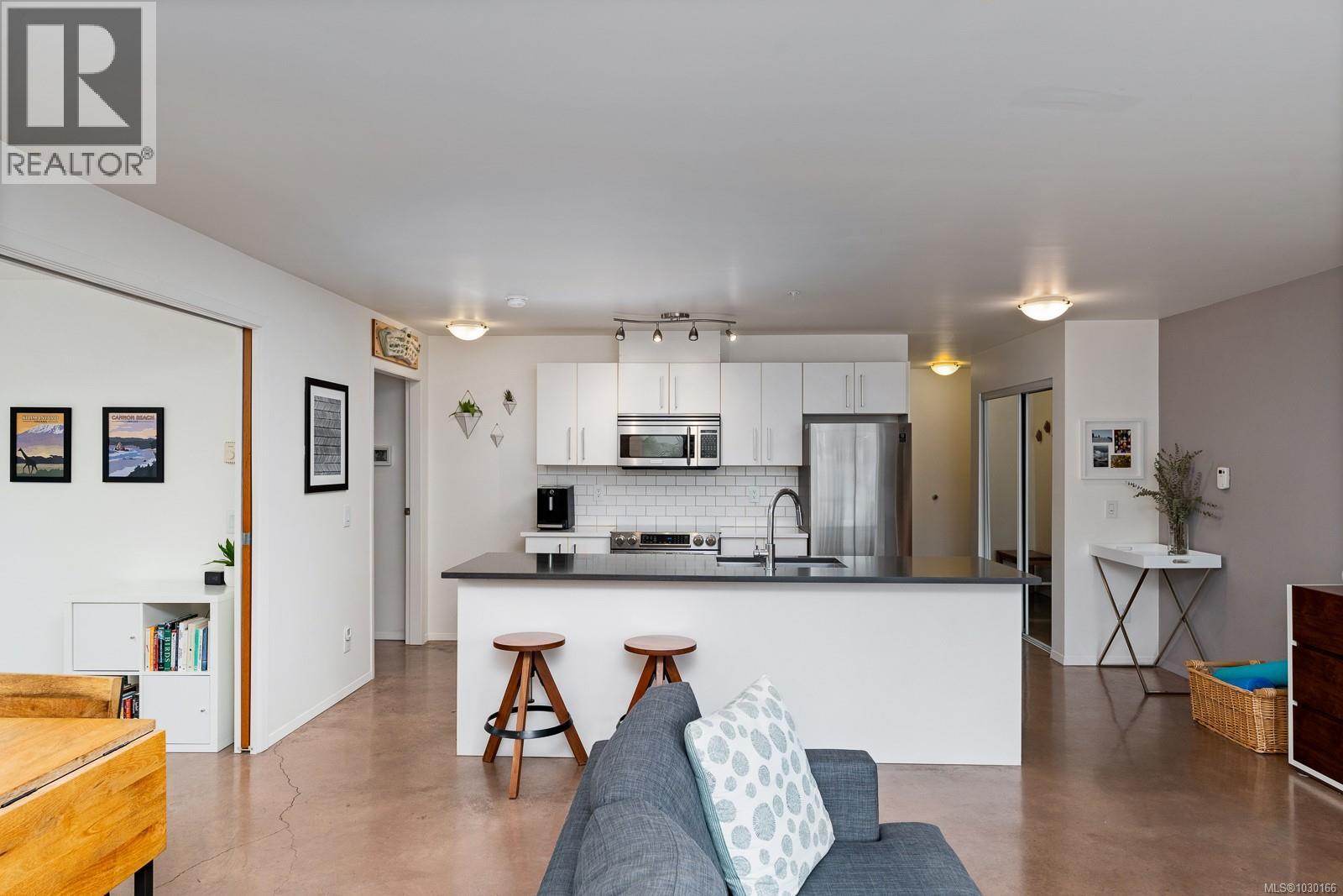 #205 932 JOHNSON ST - 5