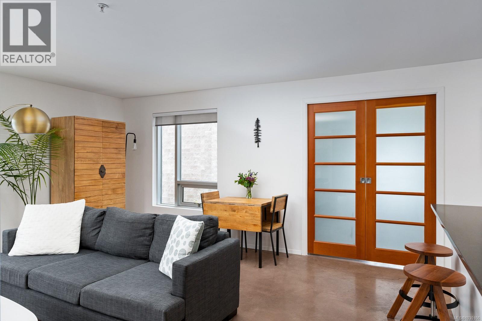 #205 932 JOHNSON ST - 7