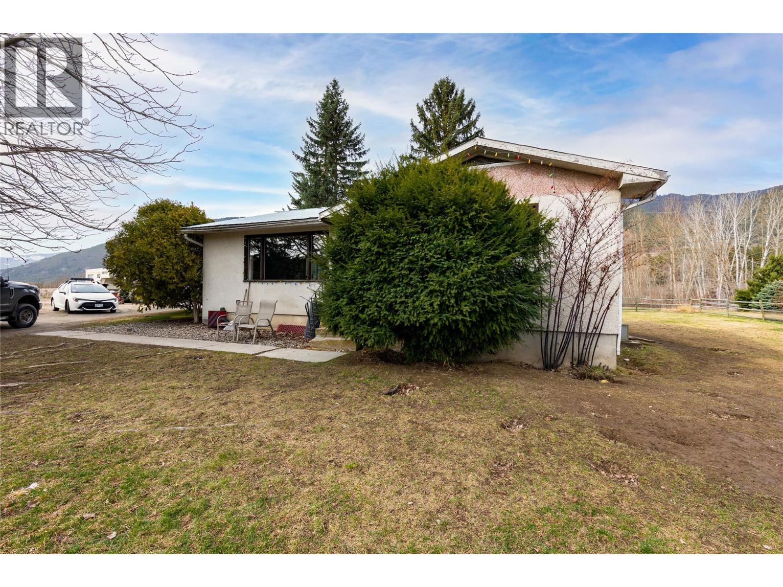 5311 30 Avenue NW, Salmon Arm