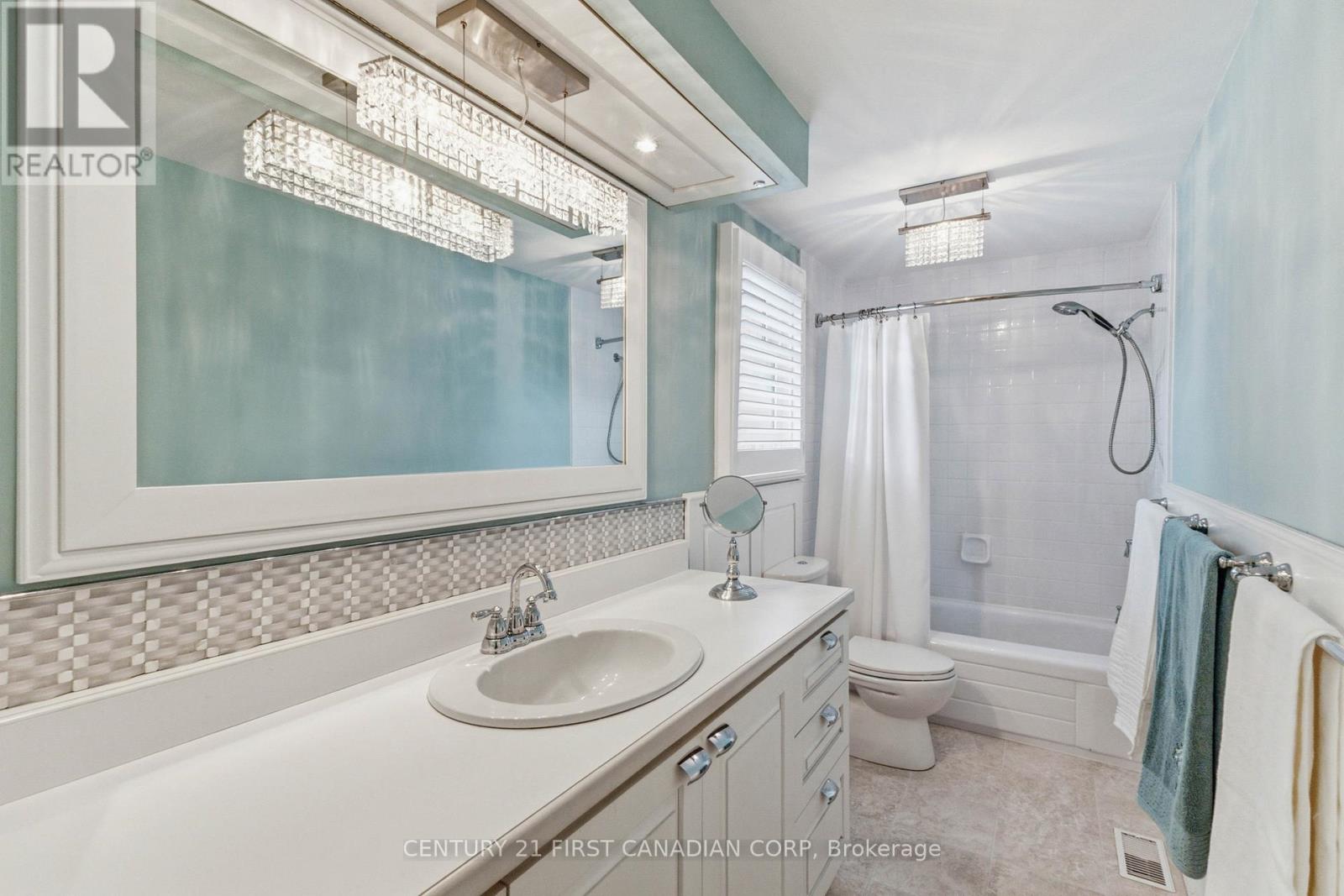 1080 VISCOUNT ROAD Property Photo