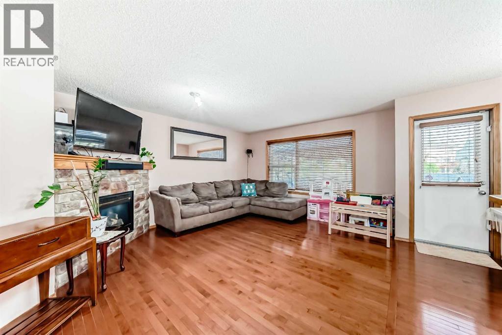 Single Family House for Sale in  Everstone Road SW Evergreen Calgary 