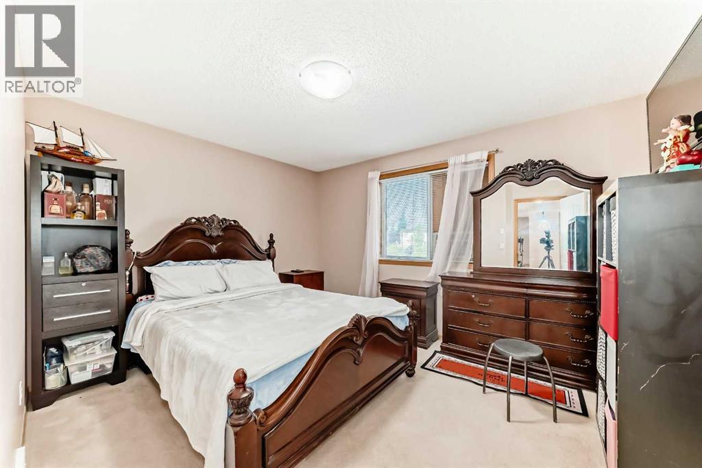 Single Family House for Sale in  Everstone Road SW Evergreen Calgary 