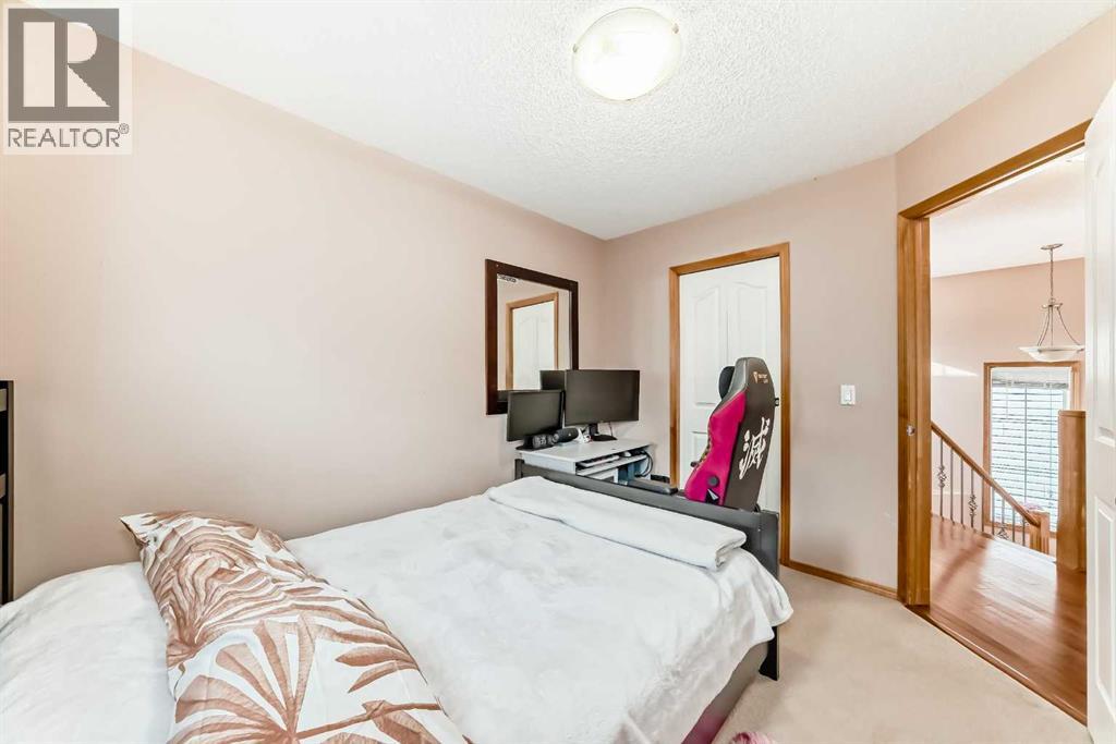 Single Family House for Sale in  Everstone Road SW Evergreen Calgary 