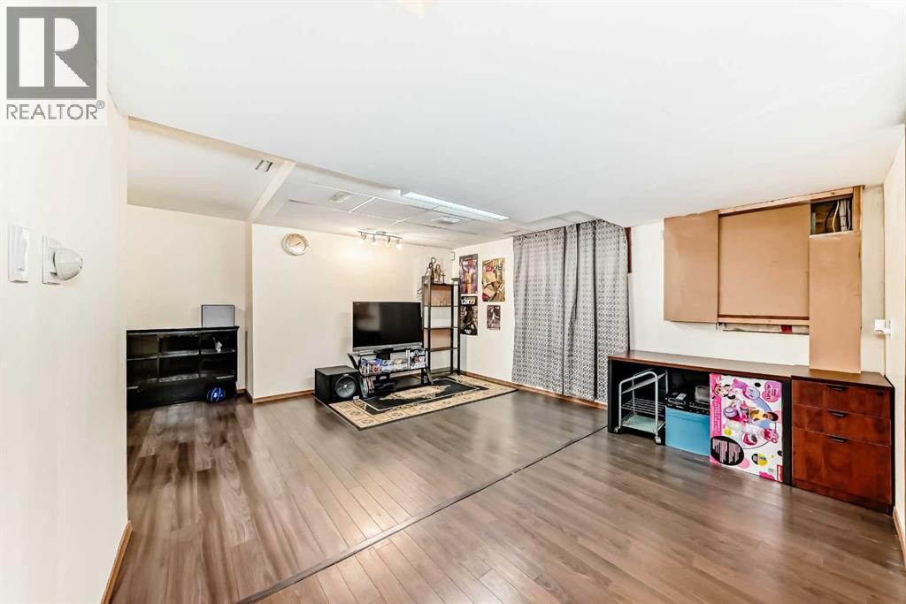 Single Family House for Sale in  Everstone Road SW Evergreen Calgary 