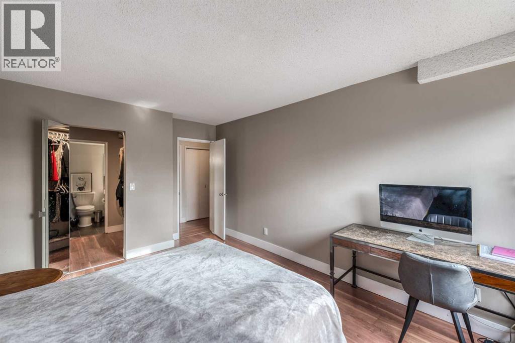 Single Family House for Sale in    Avenue SW Cliff Bungalow Calgary 