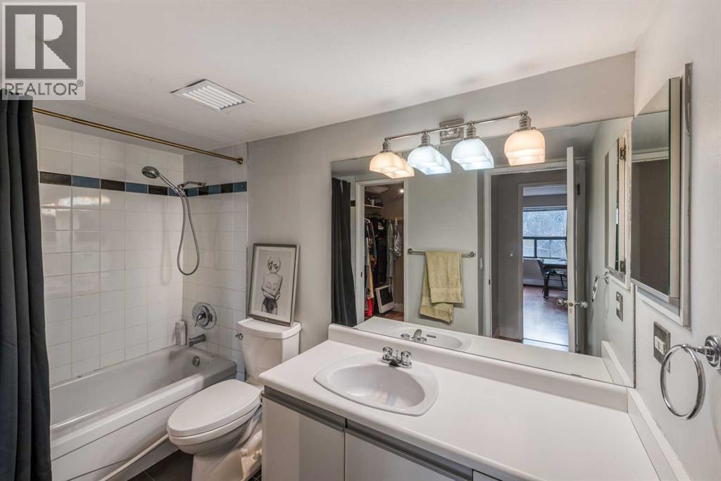 Single Family House for Sale in    Avenue SW Cliff Bungalow Calgary 