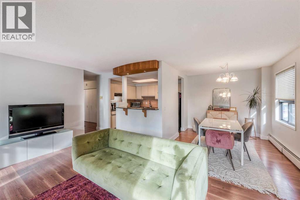 Single Family House for Sale in    Avenue SW Cliff Bungalow Calgary 