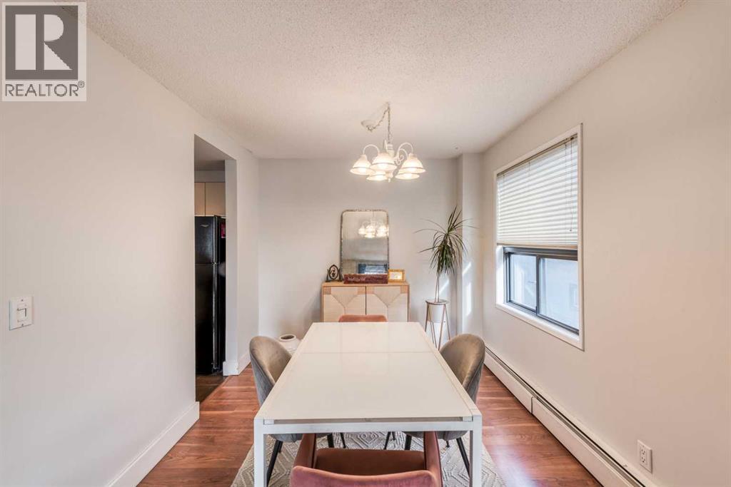 Single Family House for Sale in    Avenue SW Cliff Bungalow Calgary 