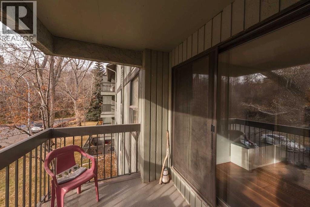 Single Family House for Sale in    Avenue SW Cliff Bungalow Calgary 