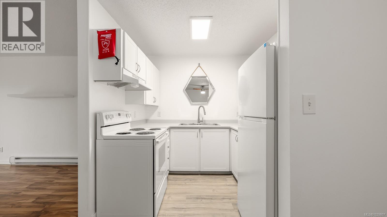 #208 1130 WILLEMAR AVE - 12