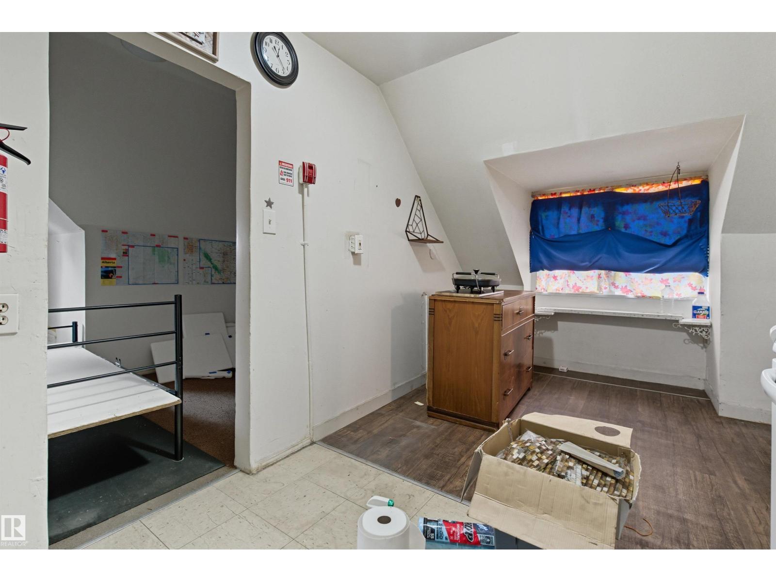 9513 103 AV NW, Edmonton