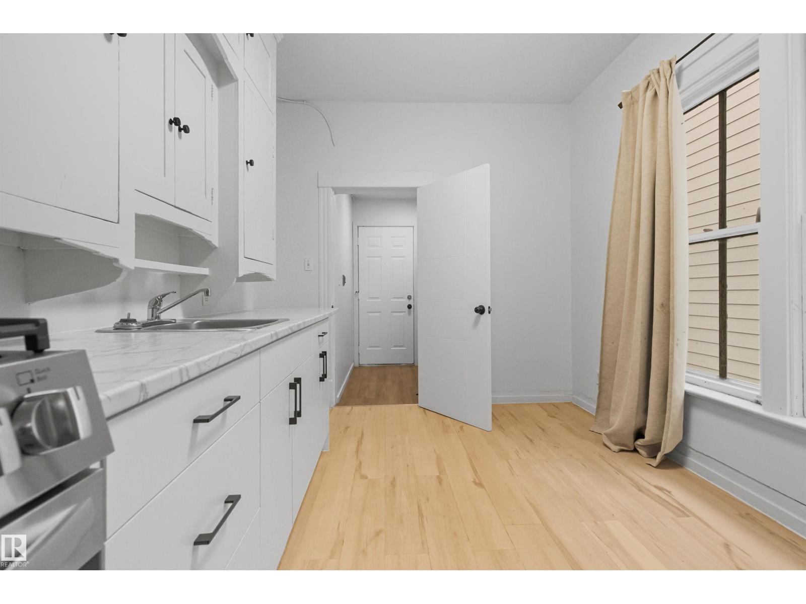 9513 103 AV NW, Edmonton