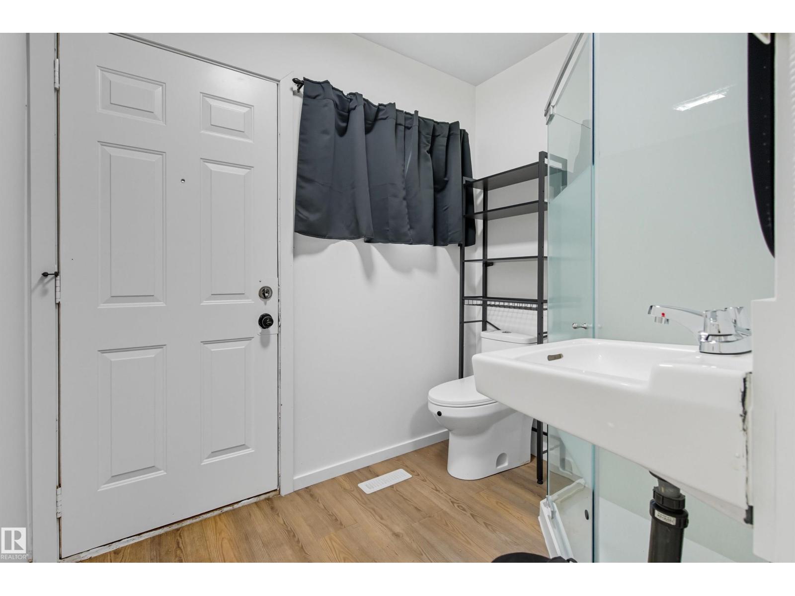 9513 103 AV NW, Edmonton