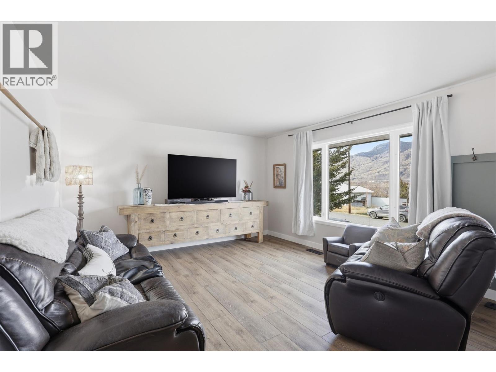 7044 WATSON Drive E, Kamloops