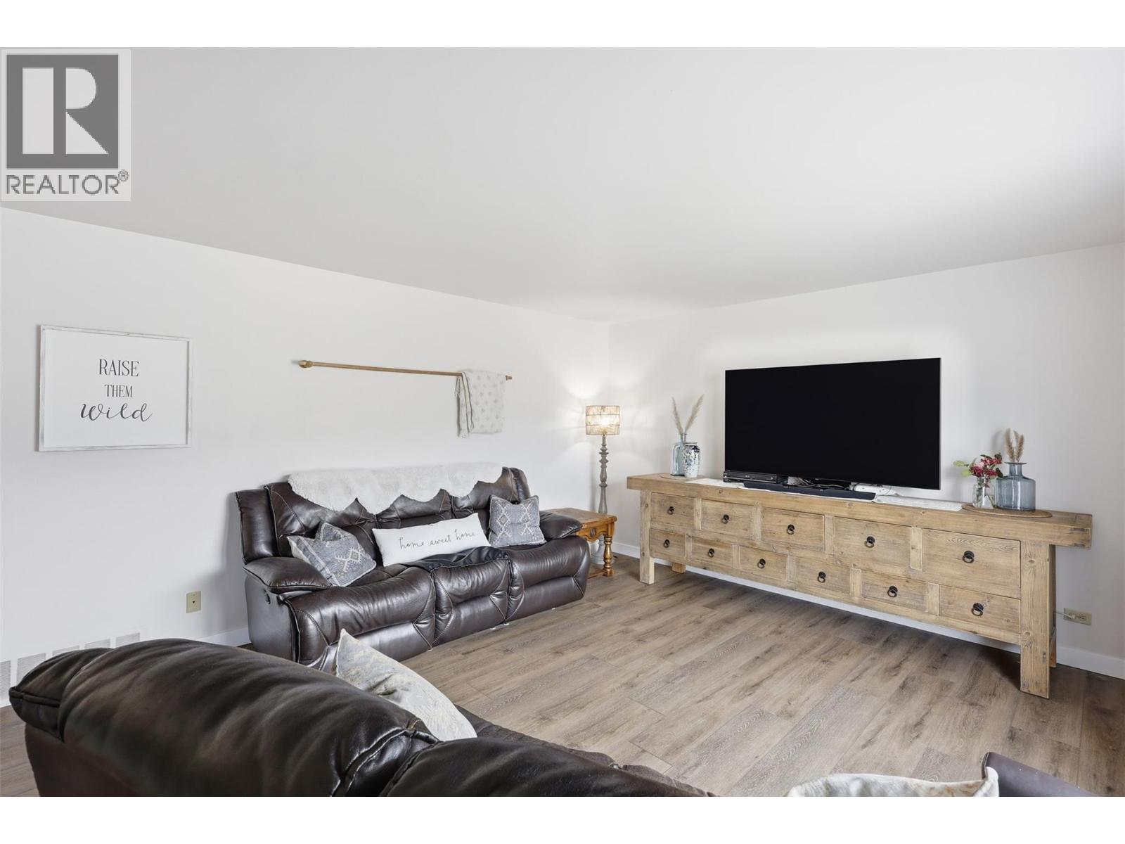 7044 WATSON Drive E, Kamloops