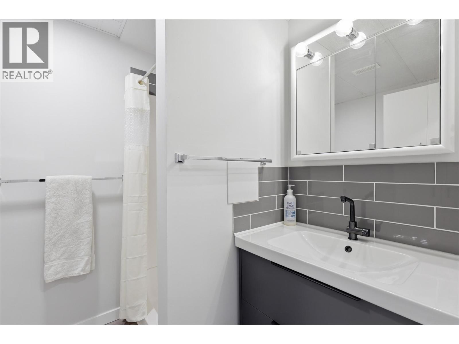 7044 WATSON Drive E, Kamloops