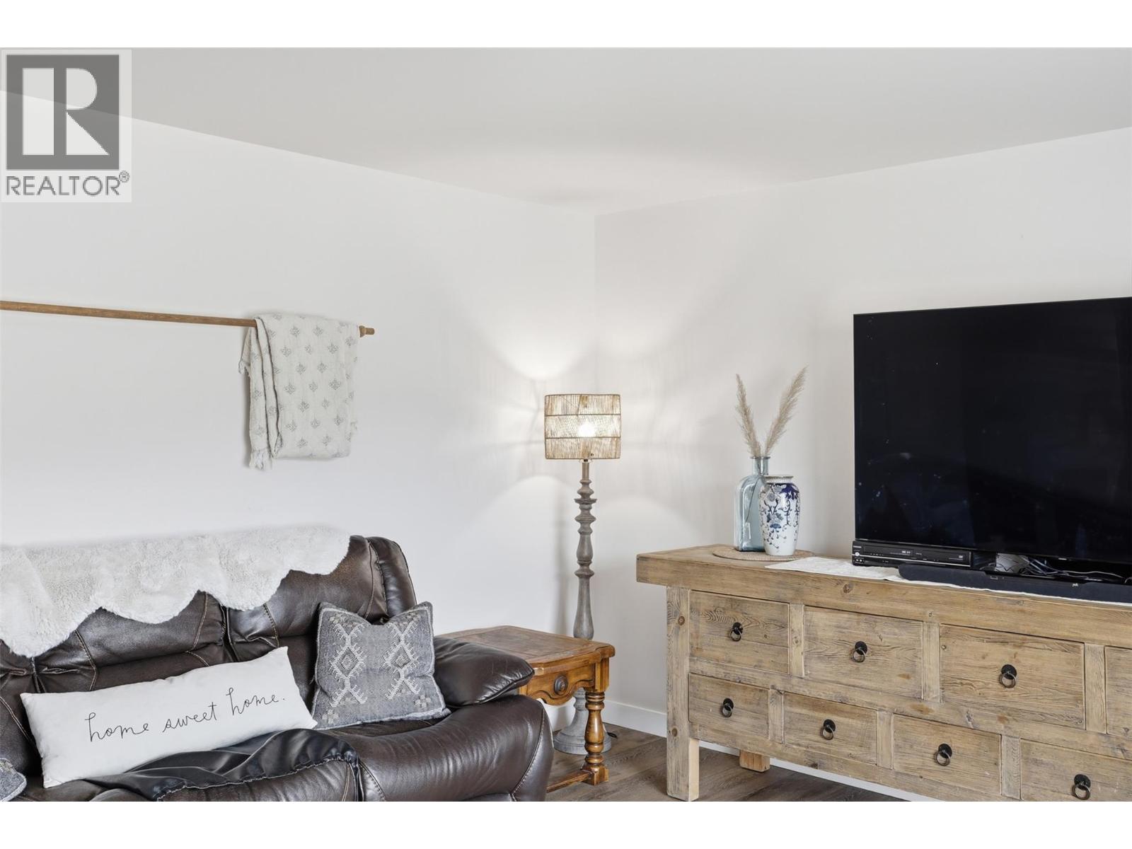 7044 WATSON Drive E, Kamloops