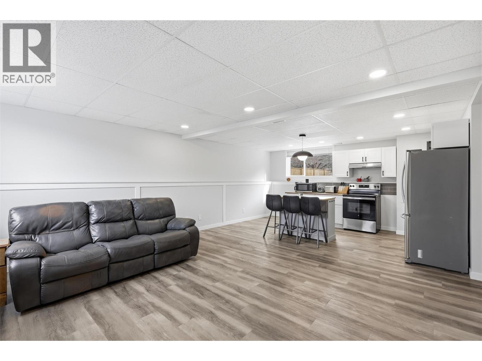 7044 WATSON Drive E, Kamloops