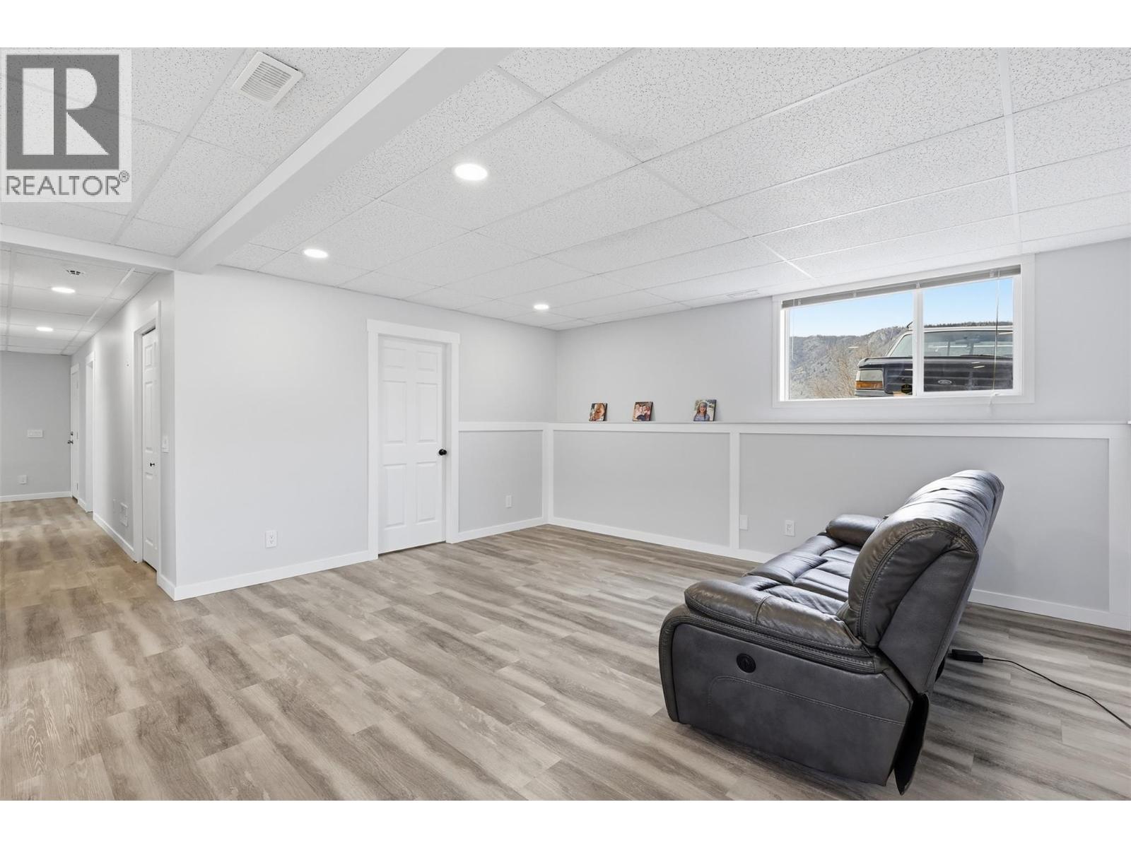 7044 WATSON Drive E, Kamloops