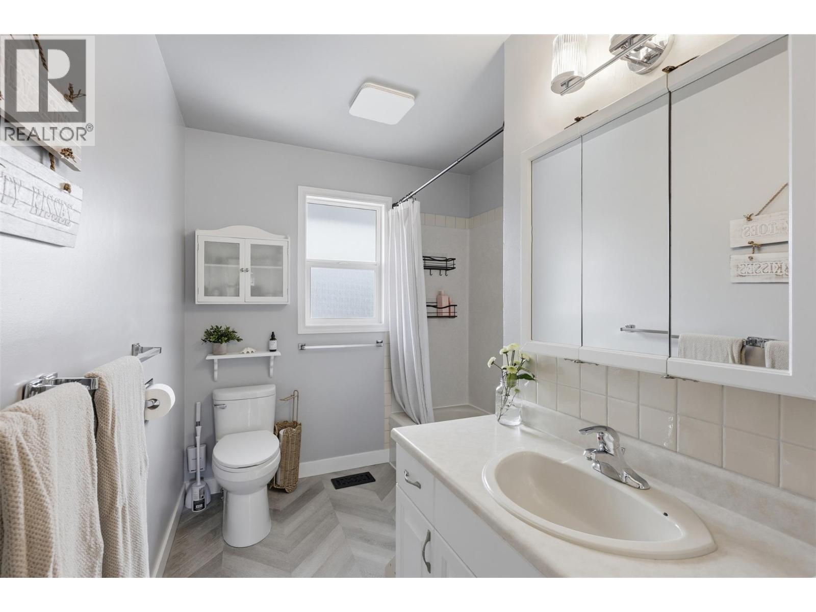 7044 WATSON Drive E, Kamloops