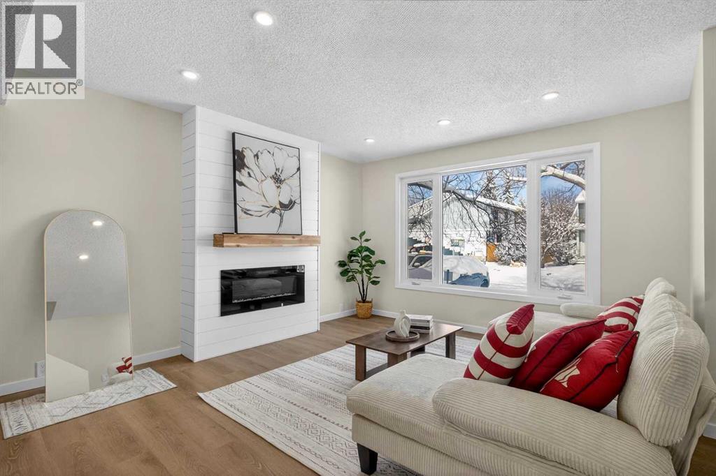 Single Family House for Sale in  Bermuda Lane NW Beddington Heights Calgary 