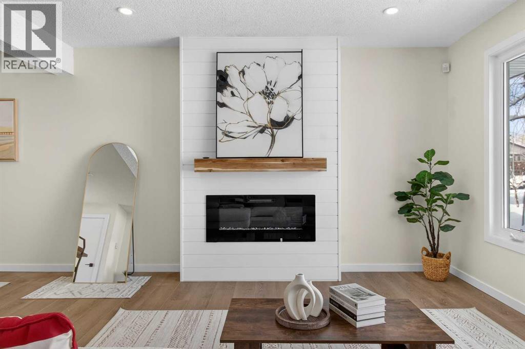 Single Family House for Sale in  Bermuda Lane NW Beddington Heights Calgary 