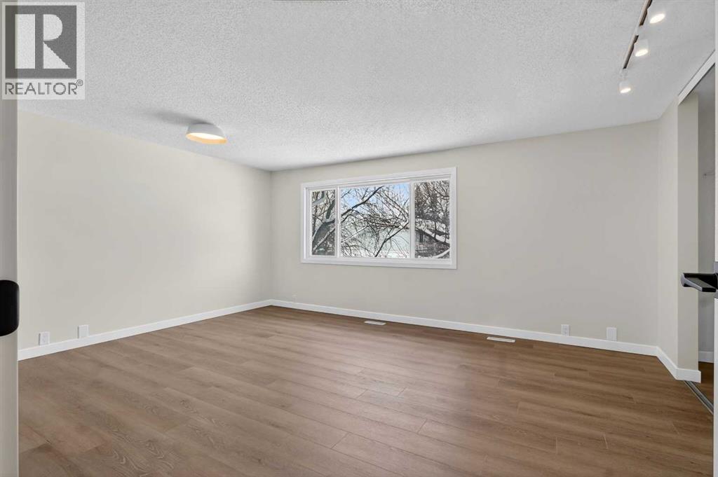 Single Family House for Sale in  Bermuda Lane NW Beddington Heights Calgary 