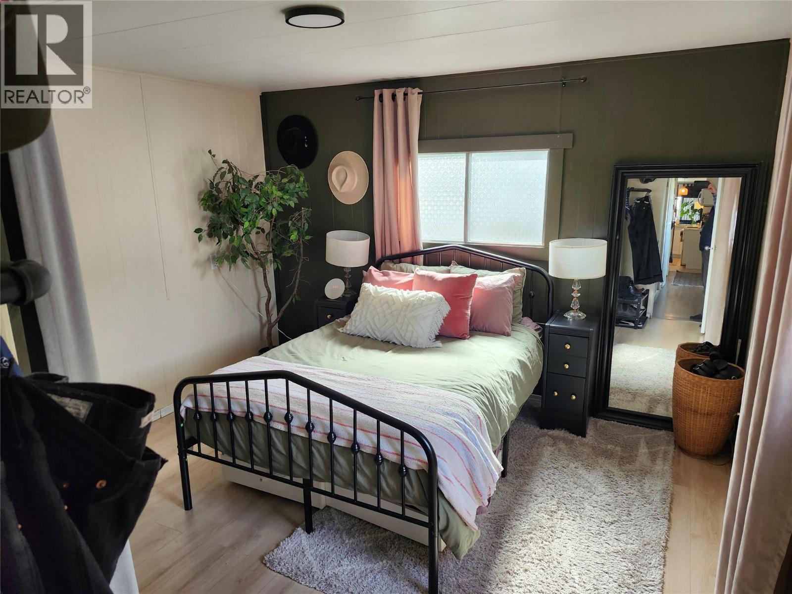 5 606 Edward Street East, Revelstoke