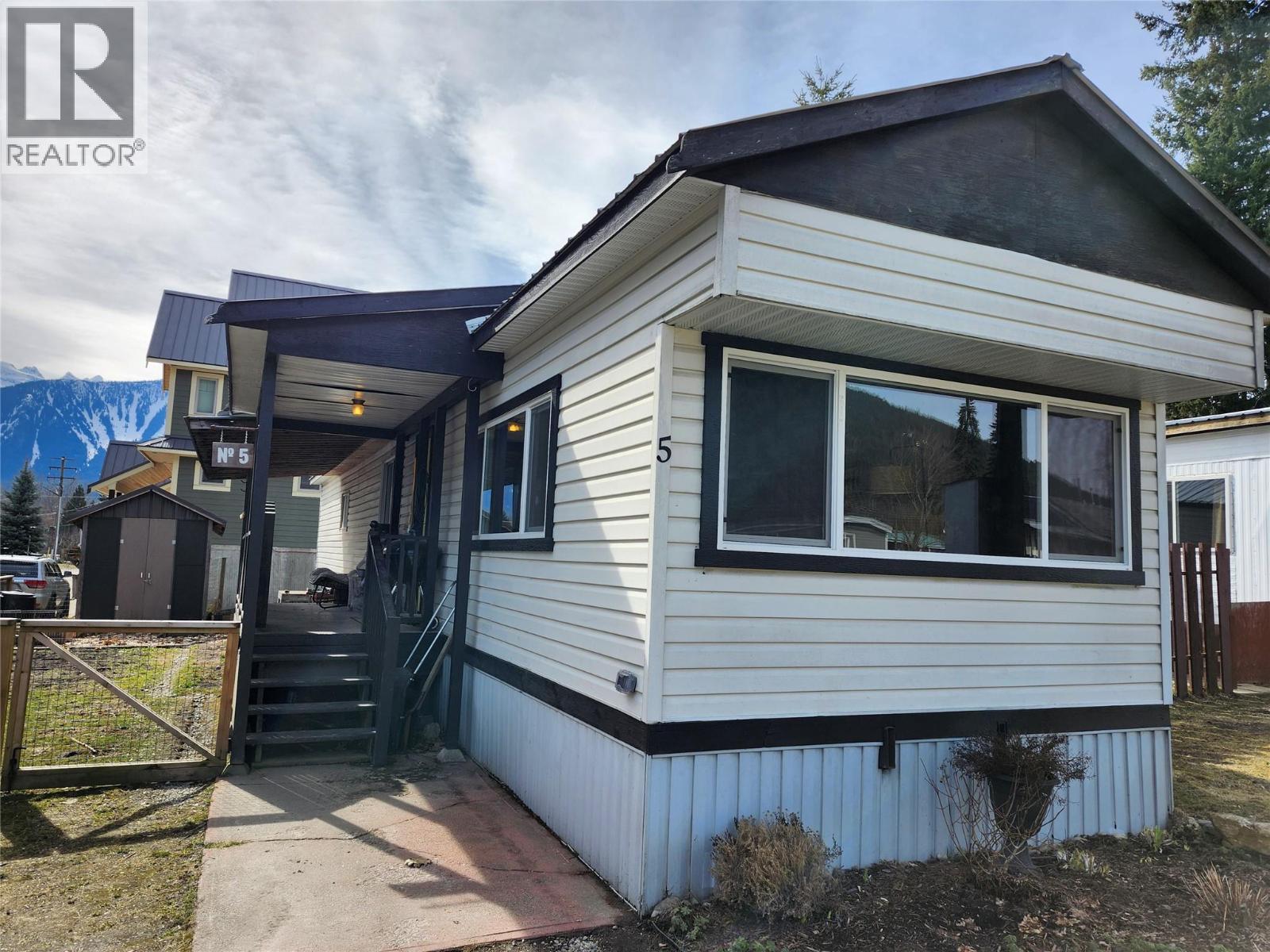 5 606 Edward Street East, Revelstoke