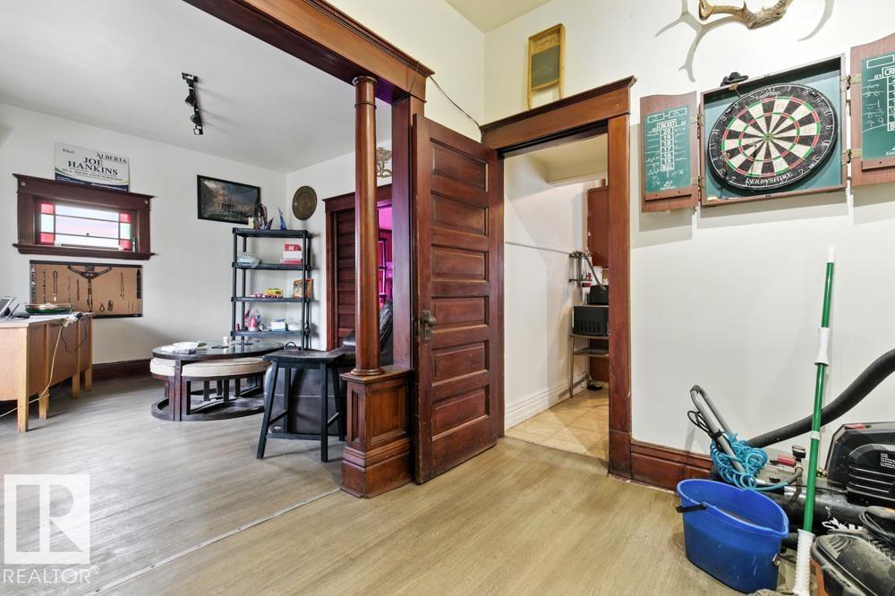 10256 95 ST NW - 9